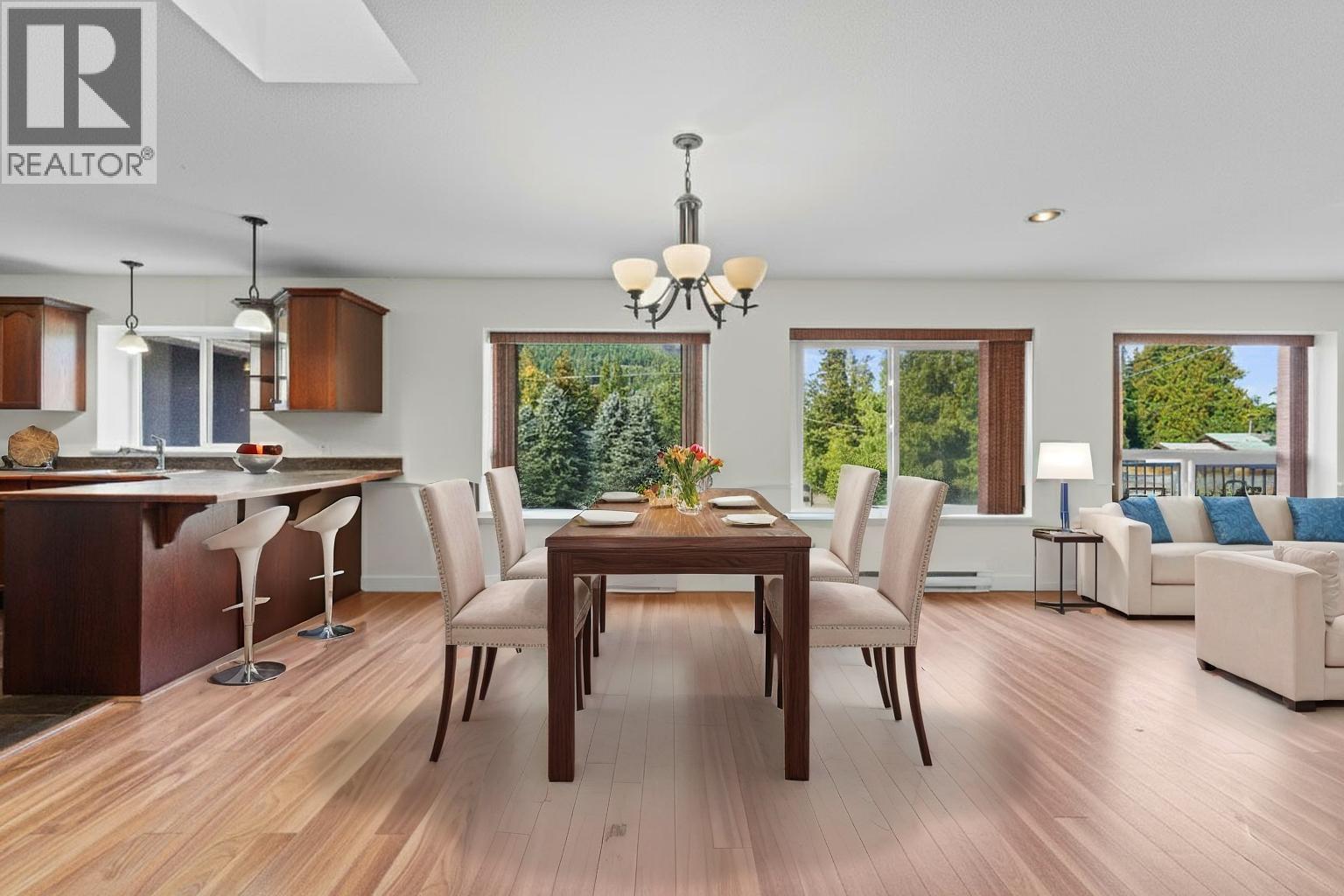 725 Trans-Canada Highway, Sicamous