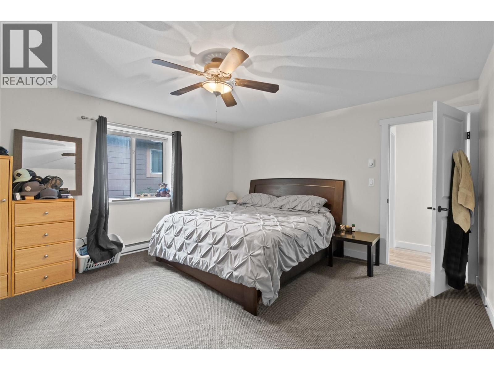 725 Trans-Canada Highway, Sicamous