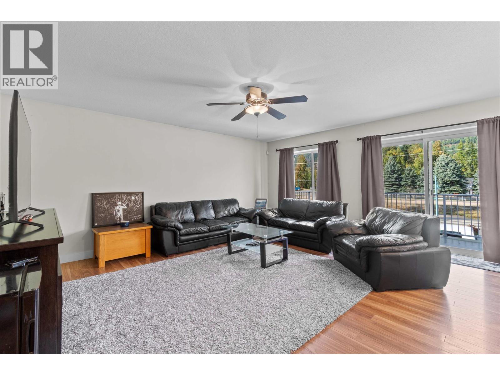 725 Trans-Canada Highway, Sicamous