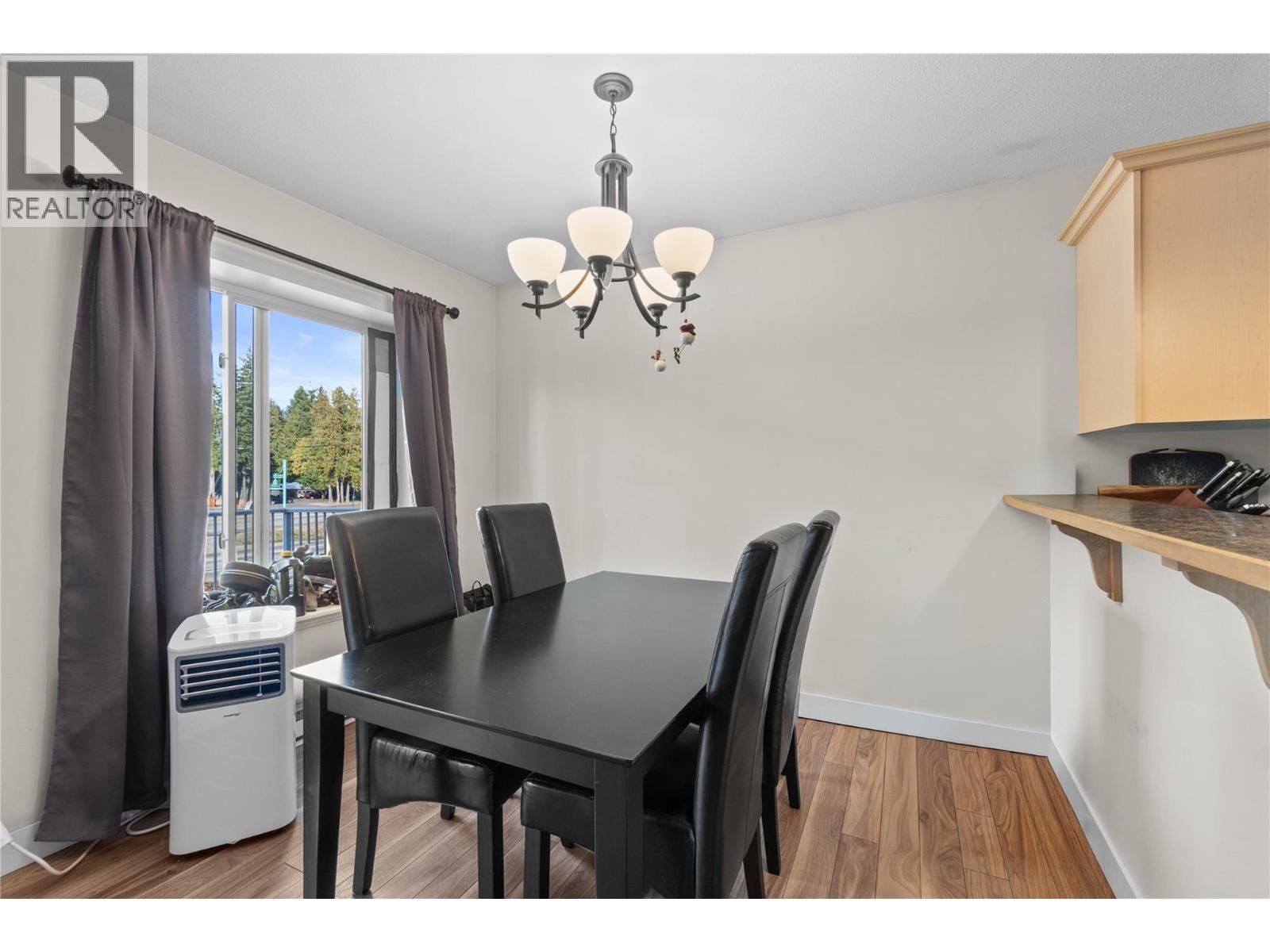 725 Trans-Canada Highway, Sicamous