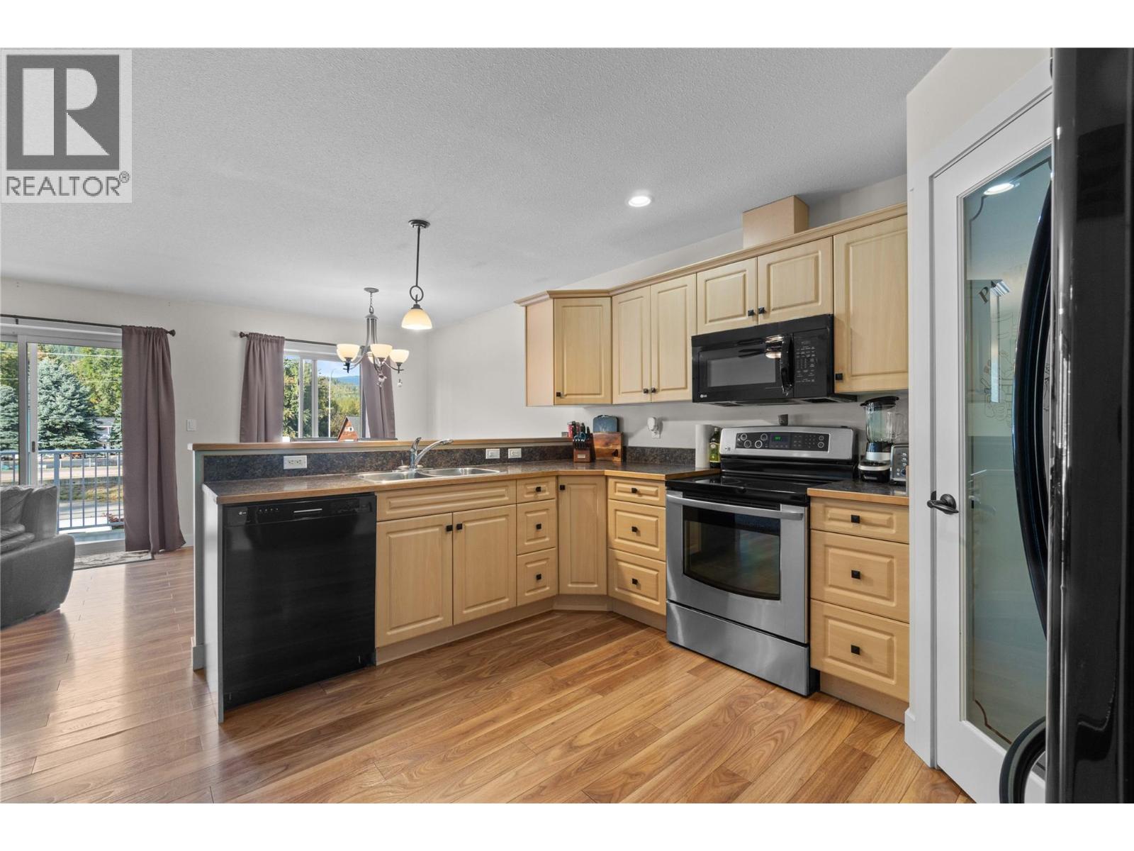 725 Trans-Canada Highway, Sicamous