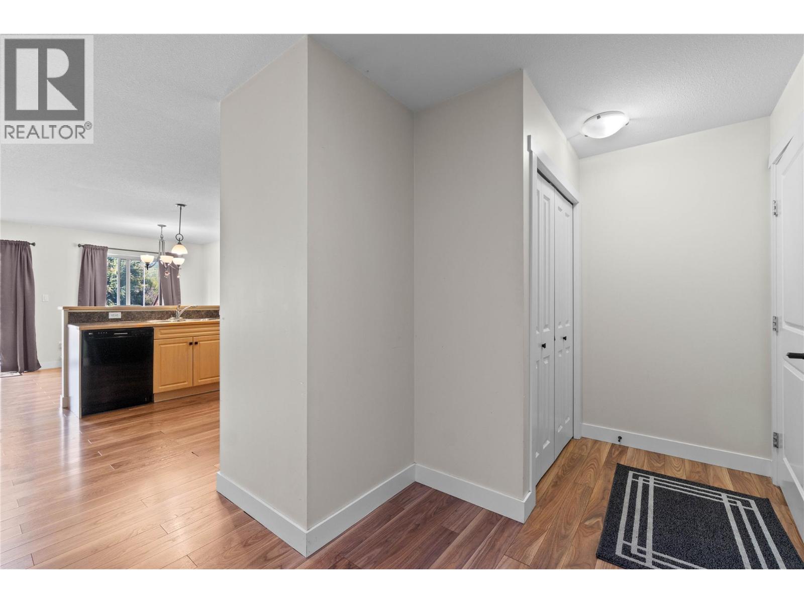 725 Trans-Canada Highway, Sicamous