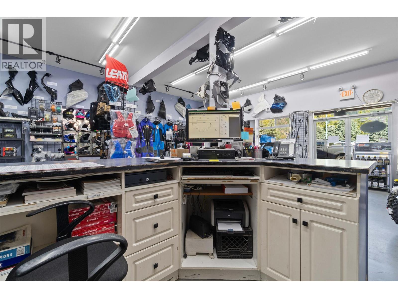 725 Trans-Canada Highway, Sicamous