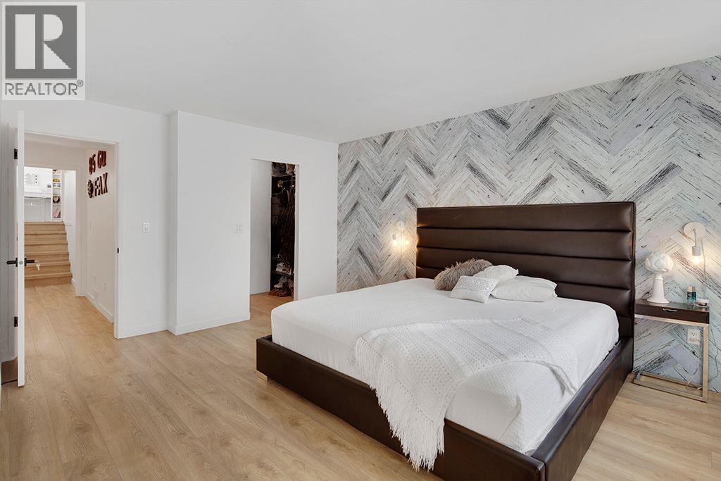 208 1220 FALCON DRIVE, Coquitlam