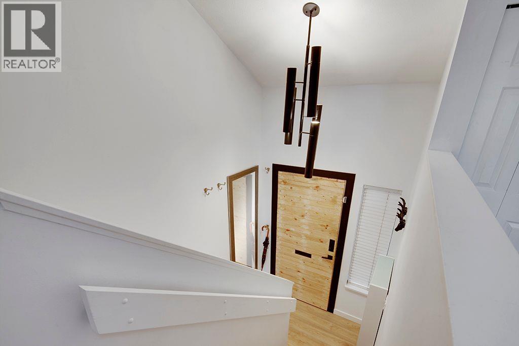 208 1220 FALCON DRIVE, Coquitlam