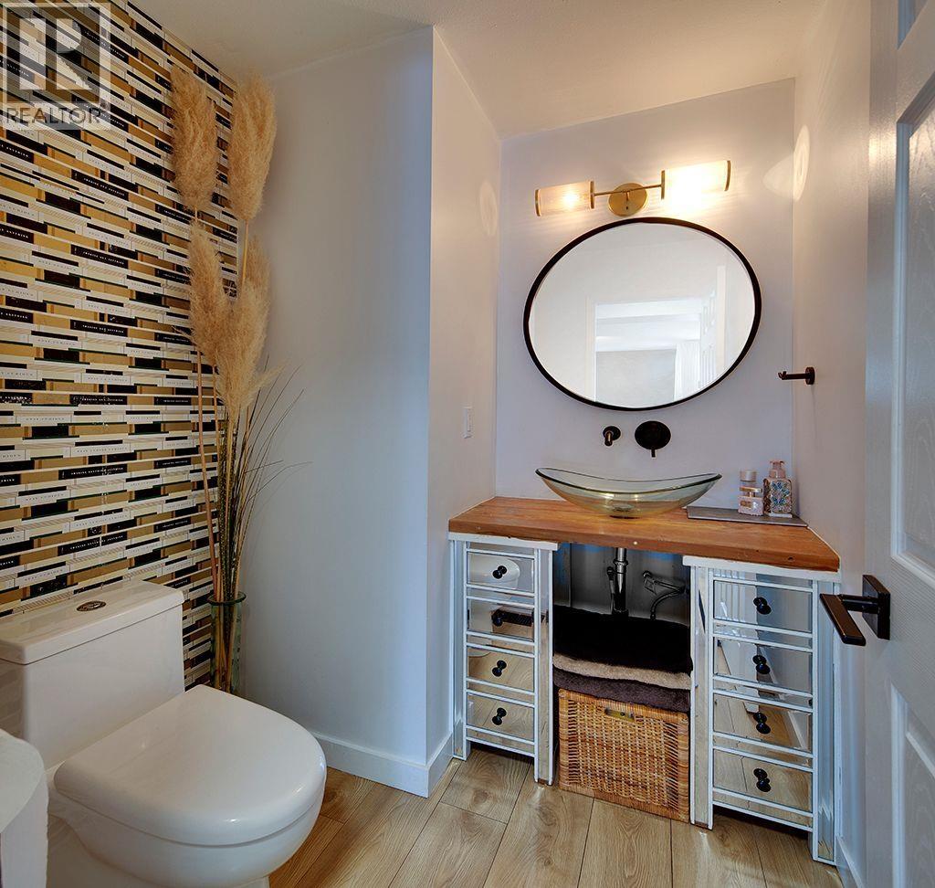 208 1220 FALCON DRIVE, Coquitlam