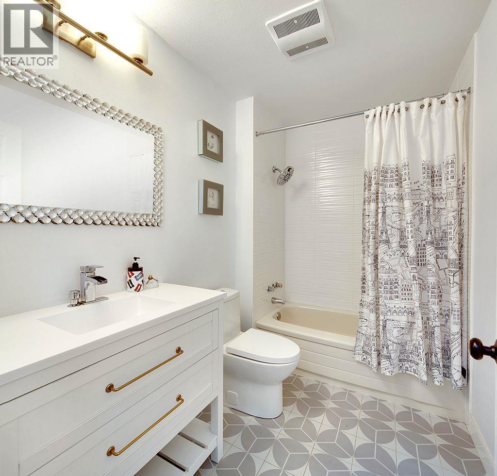 208 1220 FALCON DRIVE, Coquitlam