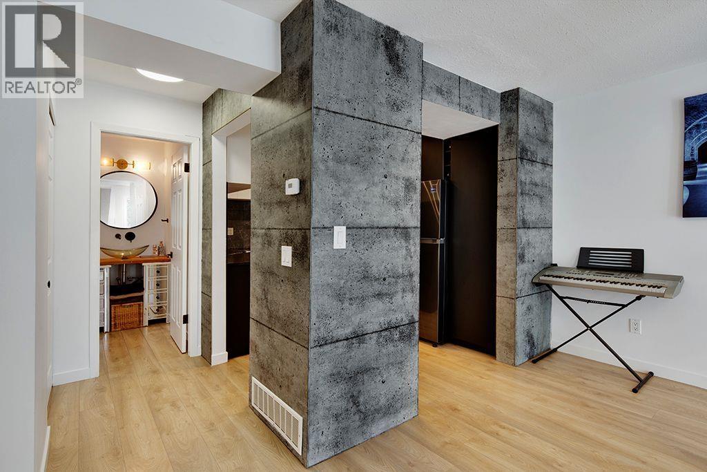 208 1220 FALCON DRIVE, Coquitlam