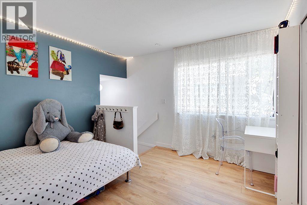 208 1220 FALCON DRIVE, Coquitlam