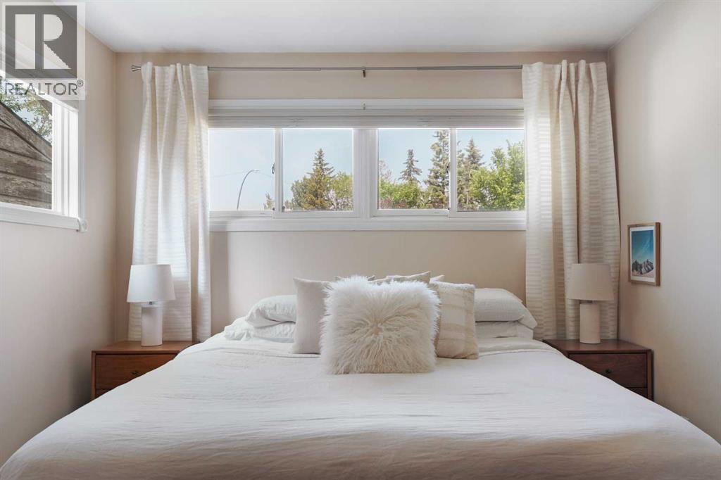 Single Family House Bungalow for Sale in  Windsor Street NW St Andrews Heights Calgary 