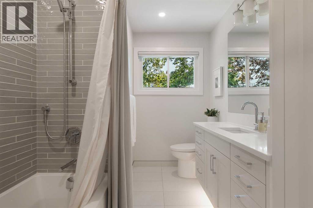 Single Family House Bungalow for Sale in  Windsor Street NW St Andrews Heights Calgary 