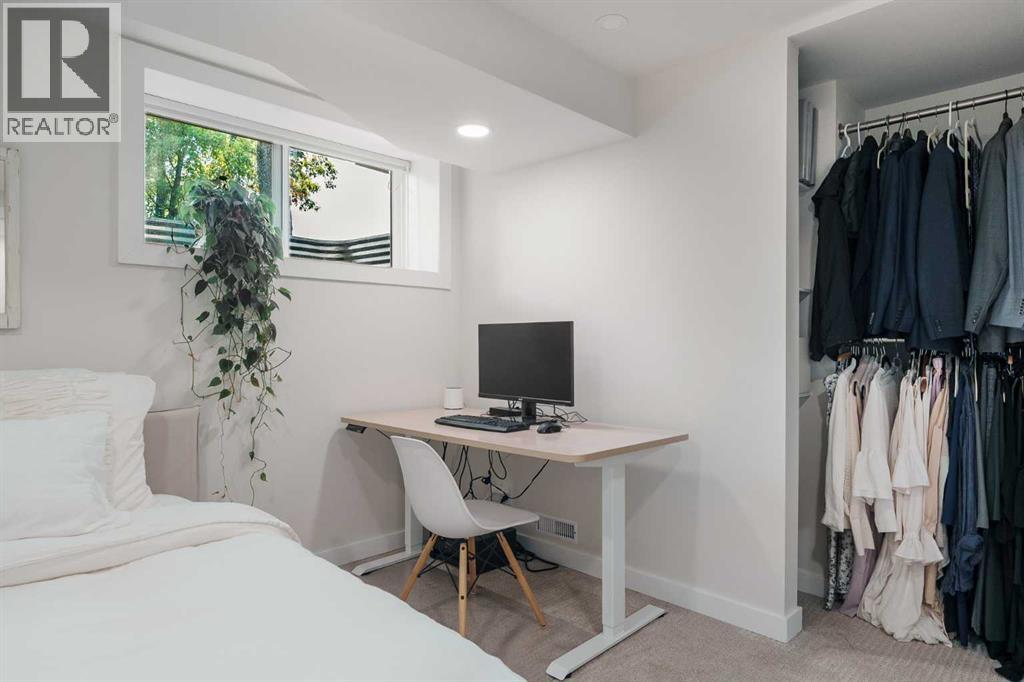 Single Family House Bungalow for Sale in  Windsor Street NW St Andrews Heights Calgary 