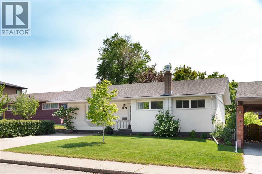 Single Family House Bungalow for Sale in  Windsor Street NW St Andrews Heights Calgary 