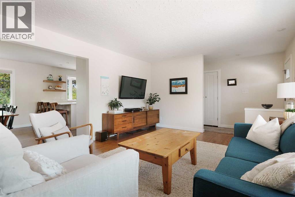 Single Family House Bungalow for Sale in  Windsor Street NW St Andrews Heights Calgary 