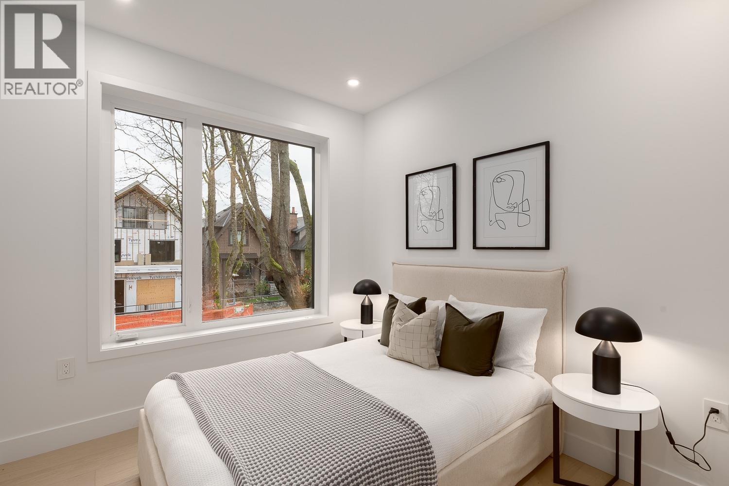 2 2976 W 13TH AVENUE, Vancouver