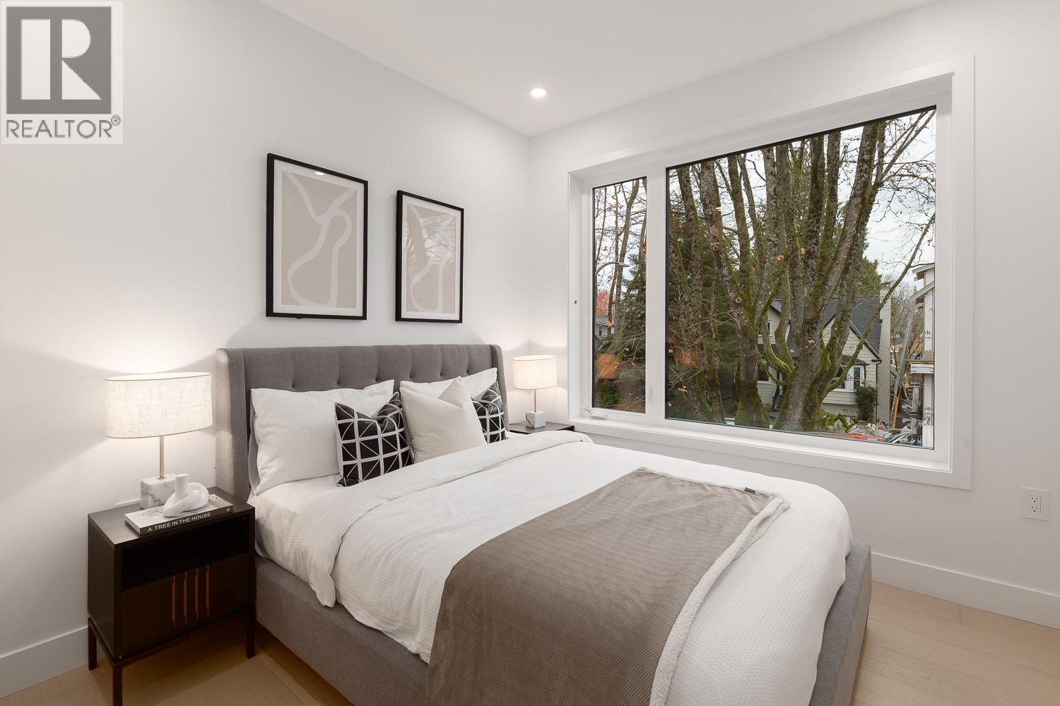 2 2976 W 13TH AVENUE, Vancouver