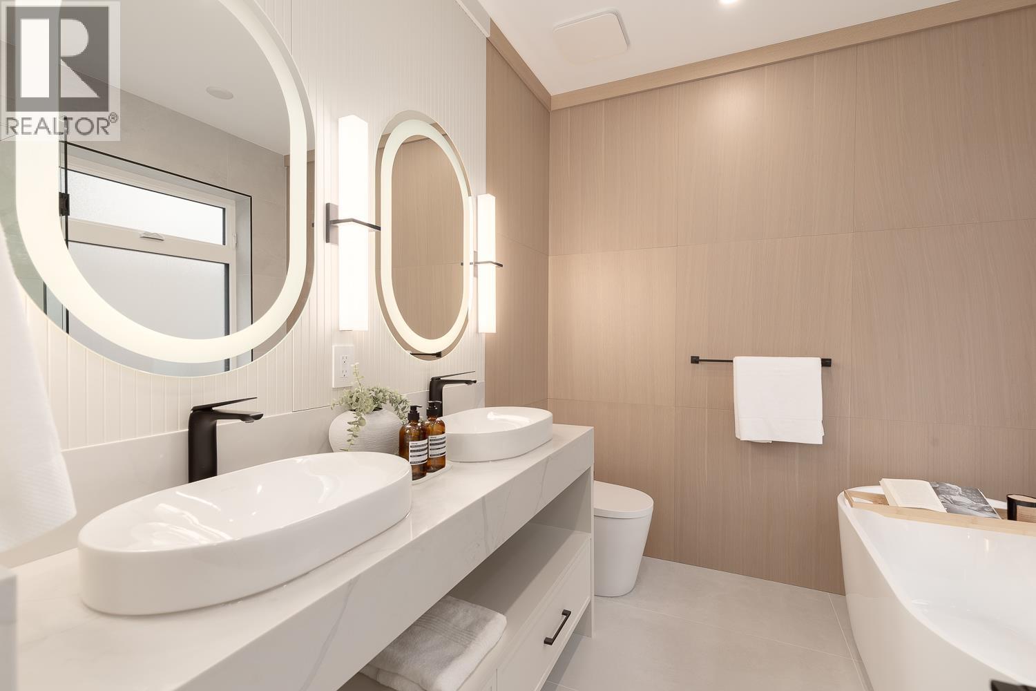 2 2976 W 13TH AVENUE, Vancouver