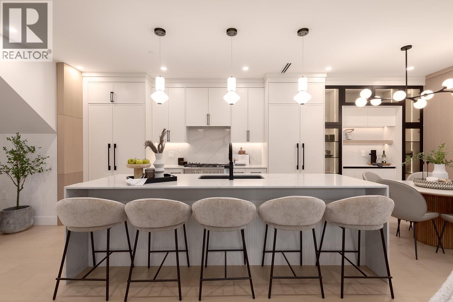 2 2976 W 13TH AVENUE, Vancouver