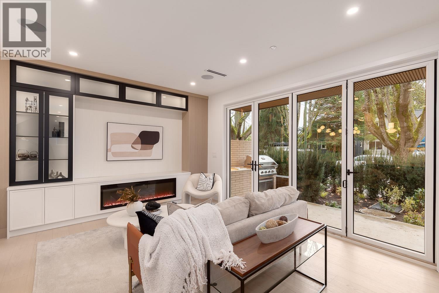 2 2976 W 13TH AVENUE, Vancouver