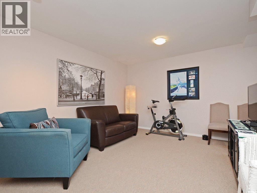 2136 EASTERN AVENUE, North Vancouver