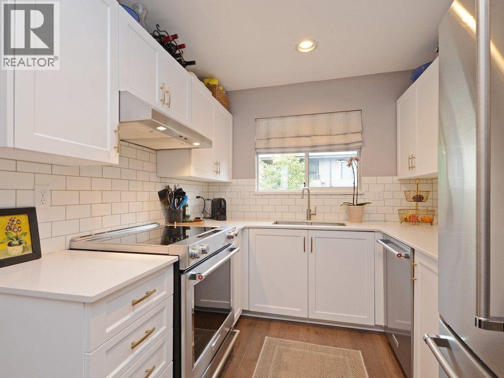 2136 EASTERN AVENUE, North Vancouver