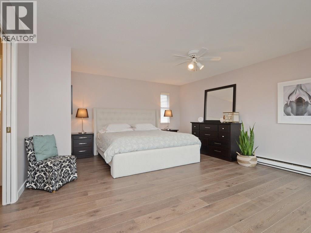 2136 EASTERN AVENUE, North Vancouver