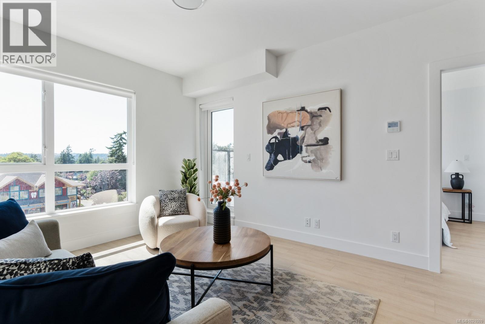 501 258 Helmcken Rd, View Royal