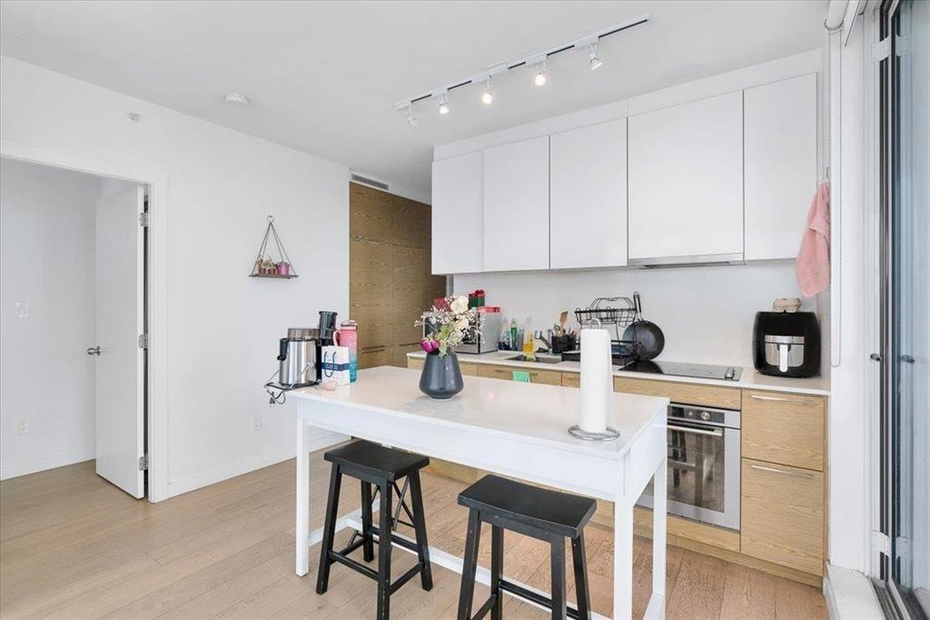 1609 13438 CENTRAL AVENUE, Surrey