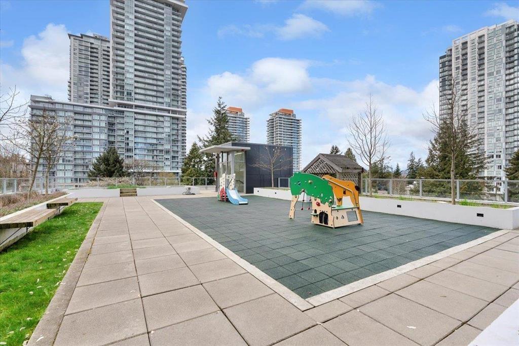 1609 13438 CENTRAL AVENUE, Surrey