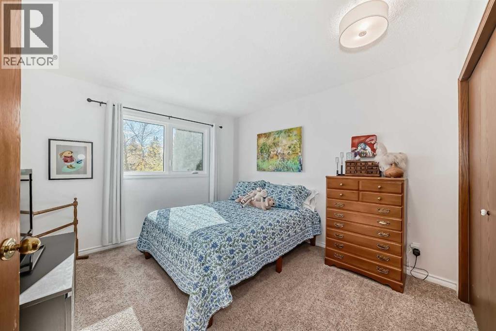 Single Family House for Sale in  Woodfield Road SW Woodbine Calgary 