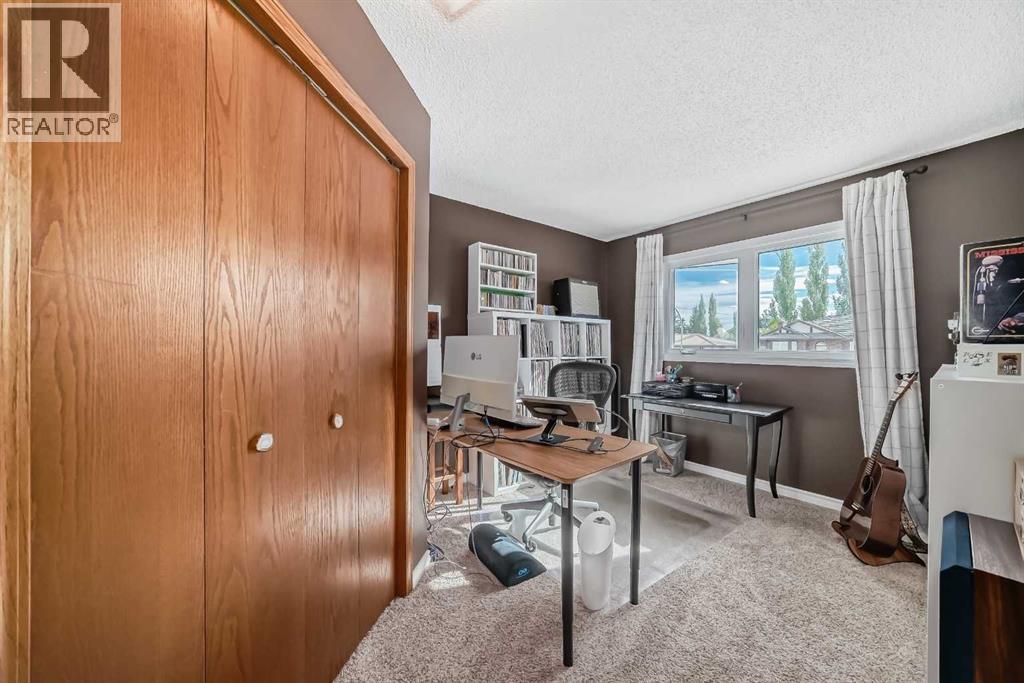 Single Family House for Sale in  Woodfield Road SW Woodbine Calgary 