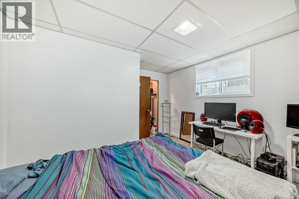 Single Family House for Sale in  Woodfield Road SW Woodbine Calgary 