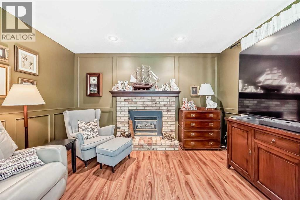 Single Family House for Sale in  Woodfield Road SW Woodbine Calgary 