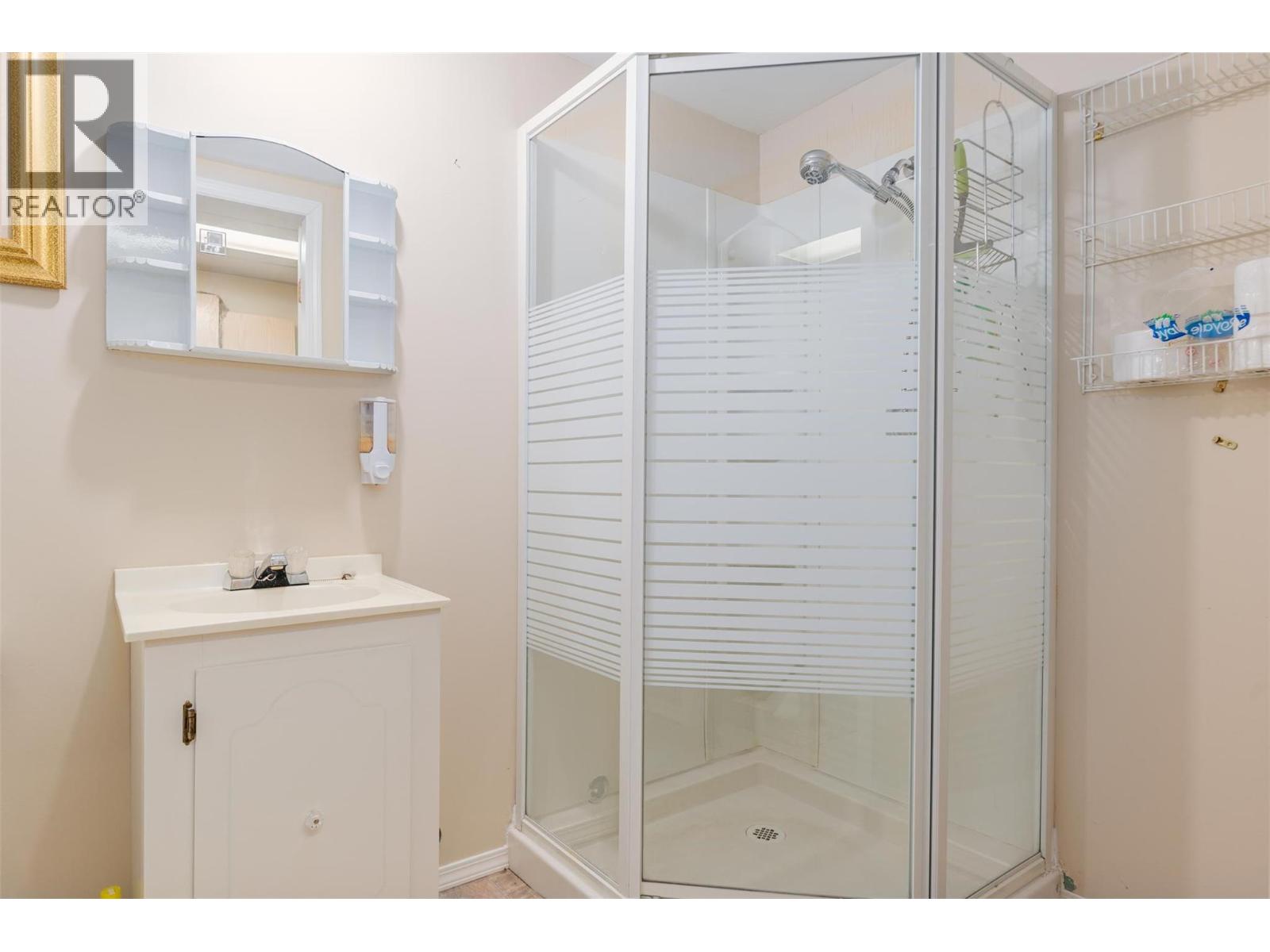 3404 4th Avenue, Castlegar