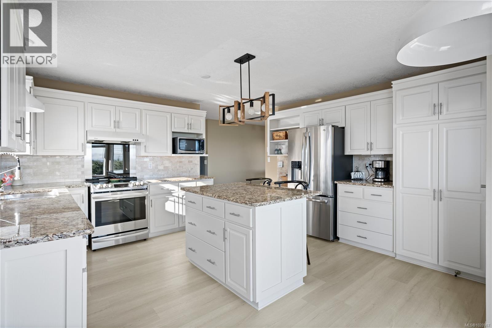 6428 Bella Vista Dr, Central Saanich