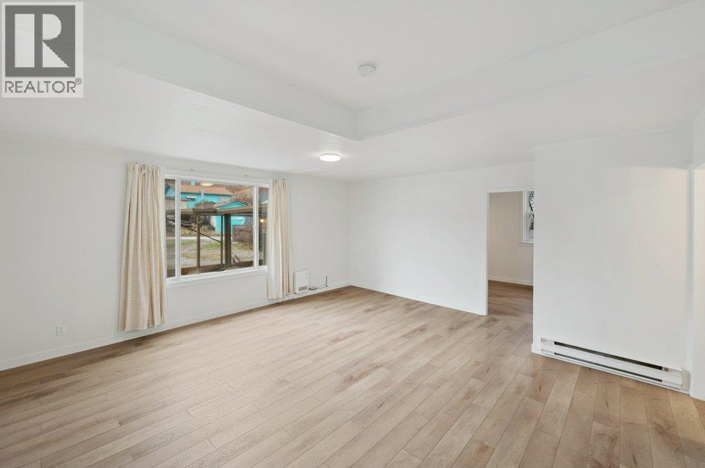 428 HILLCREST Avenue, Oliver