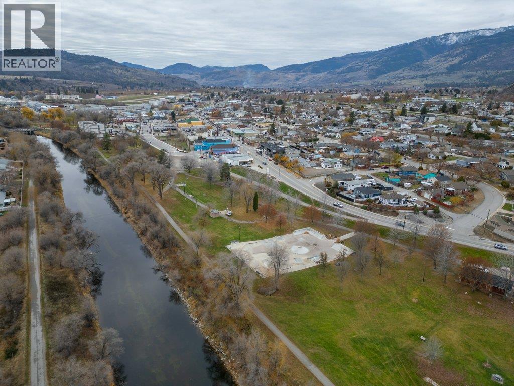 428 HILLCREST Avenue, Oliver