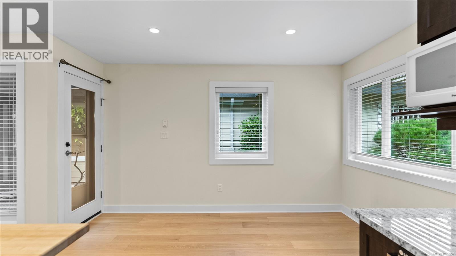 917 2829 Arbutus Rd, Saanich