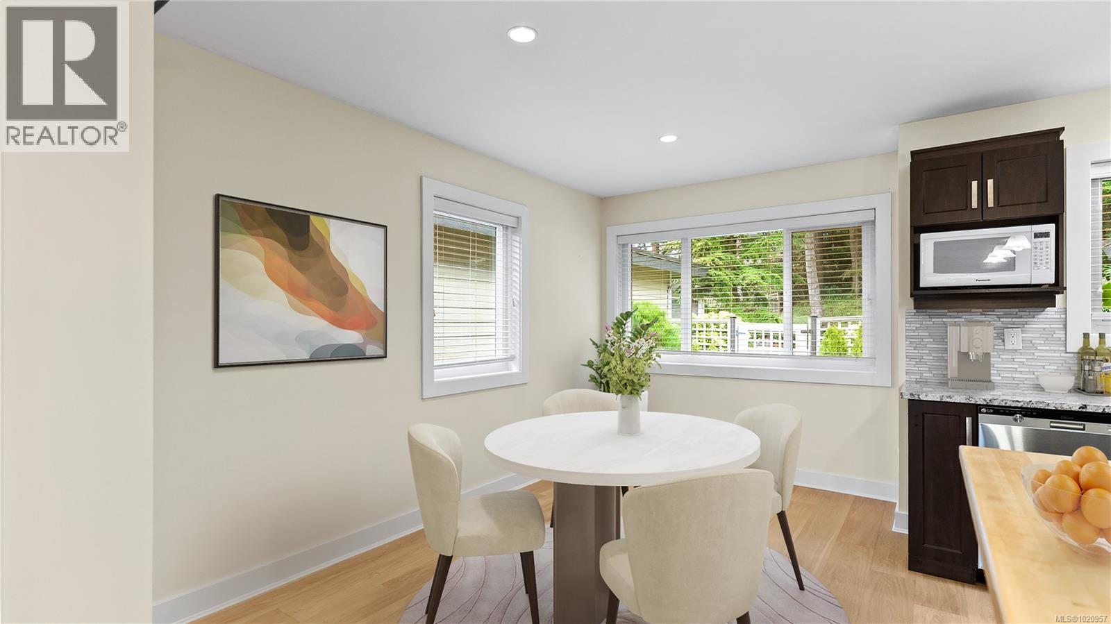 917 2829 Arbutus Rd, Saanich