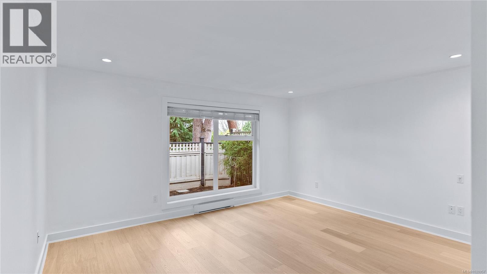 917 2829 Arbutus Rd, Saanich