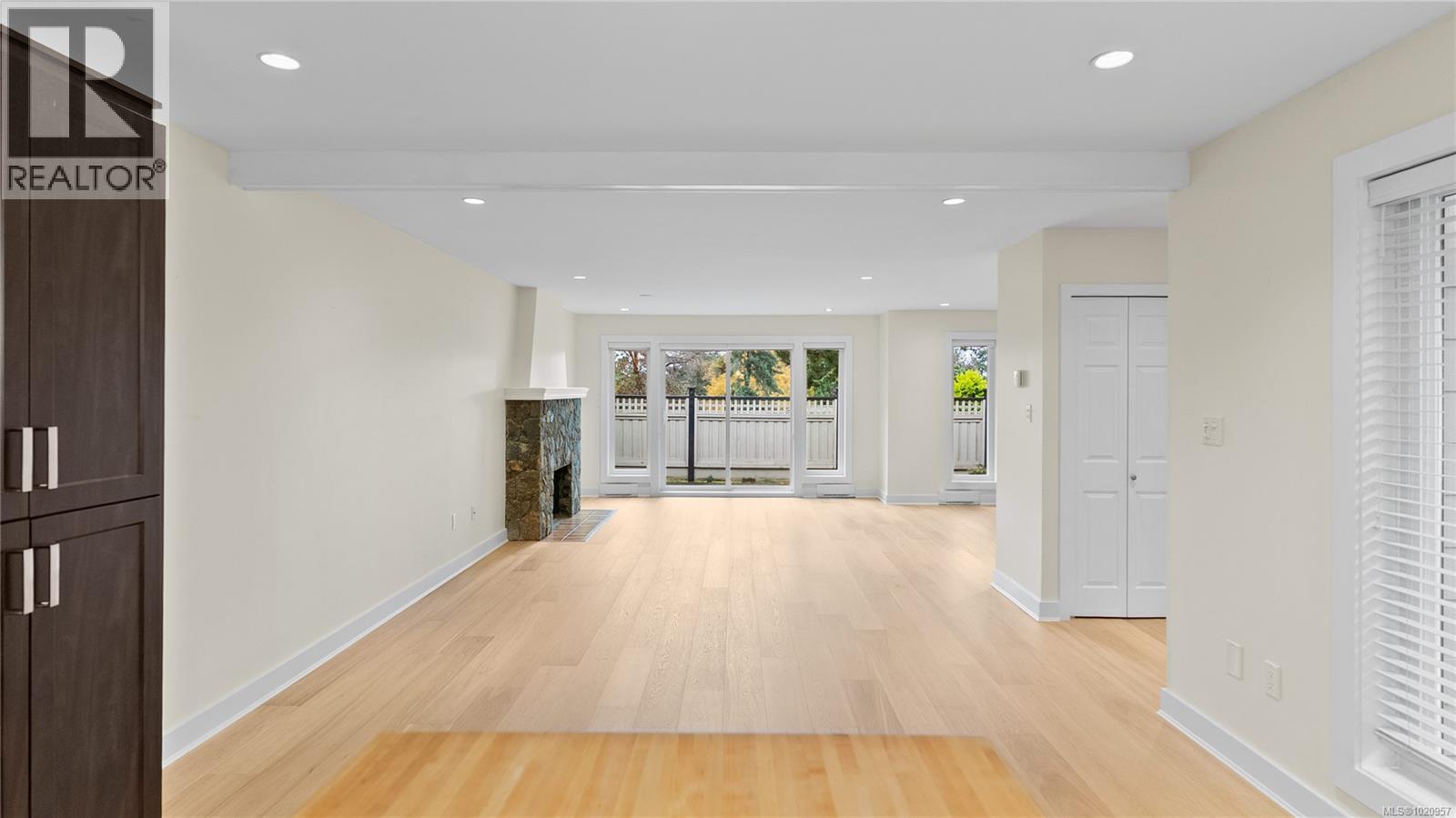 917 2829 Arbutus Rd, Saanich