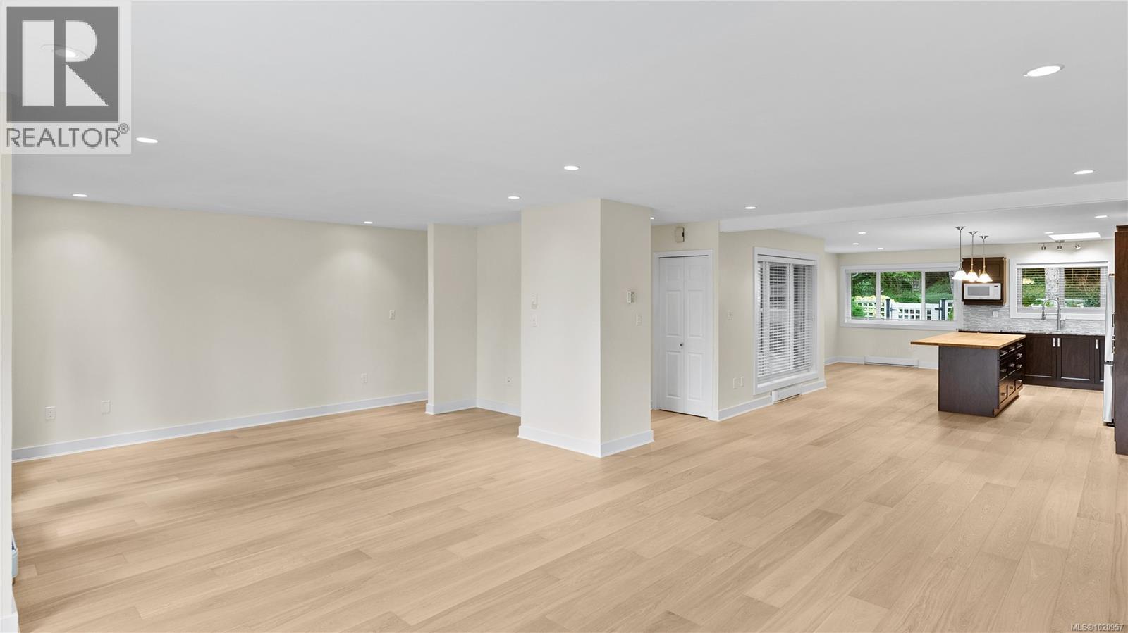 917 2829 Arbutus Rd, Saanich