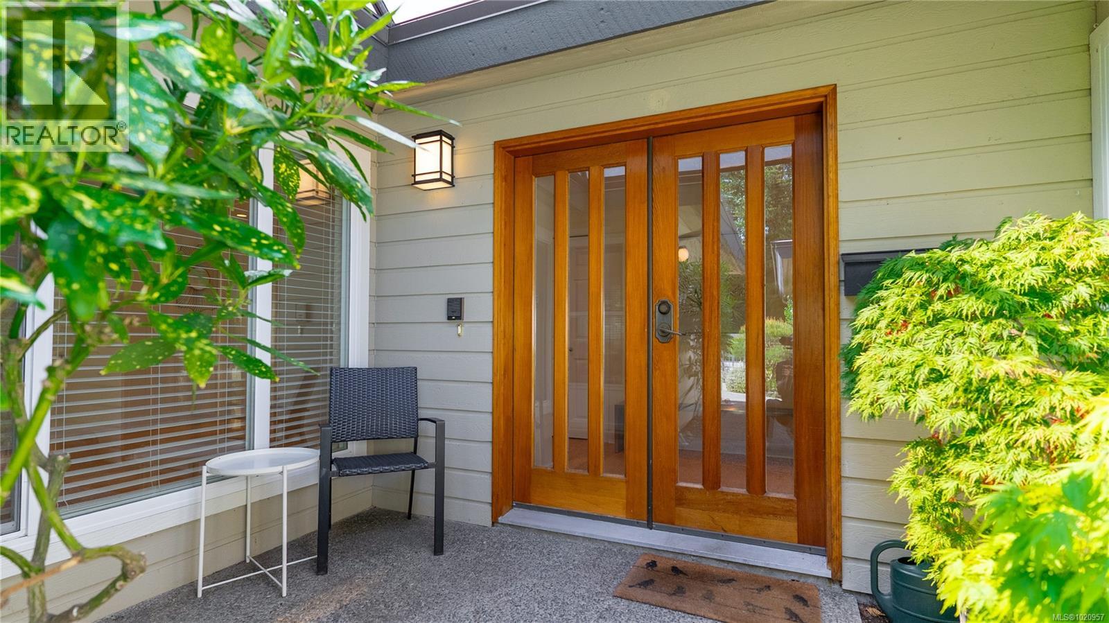 917 2829 Arbutus Rd, Saanich