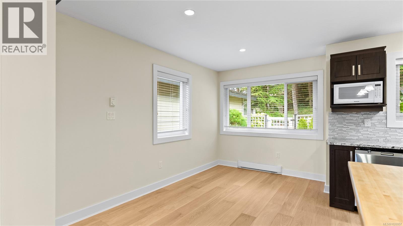 917 2829 Arbutus Rd, Saanich