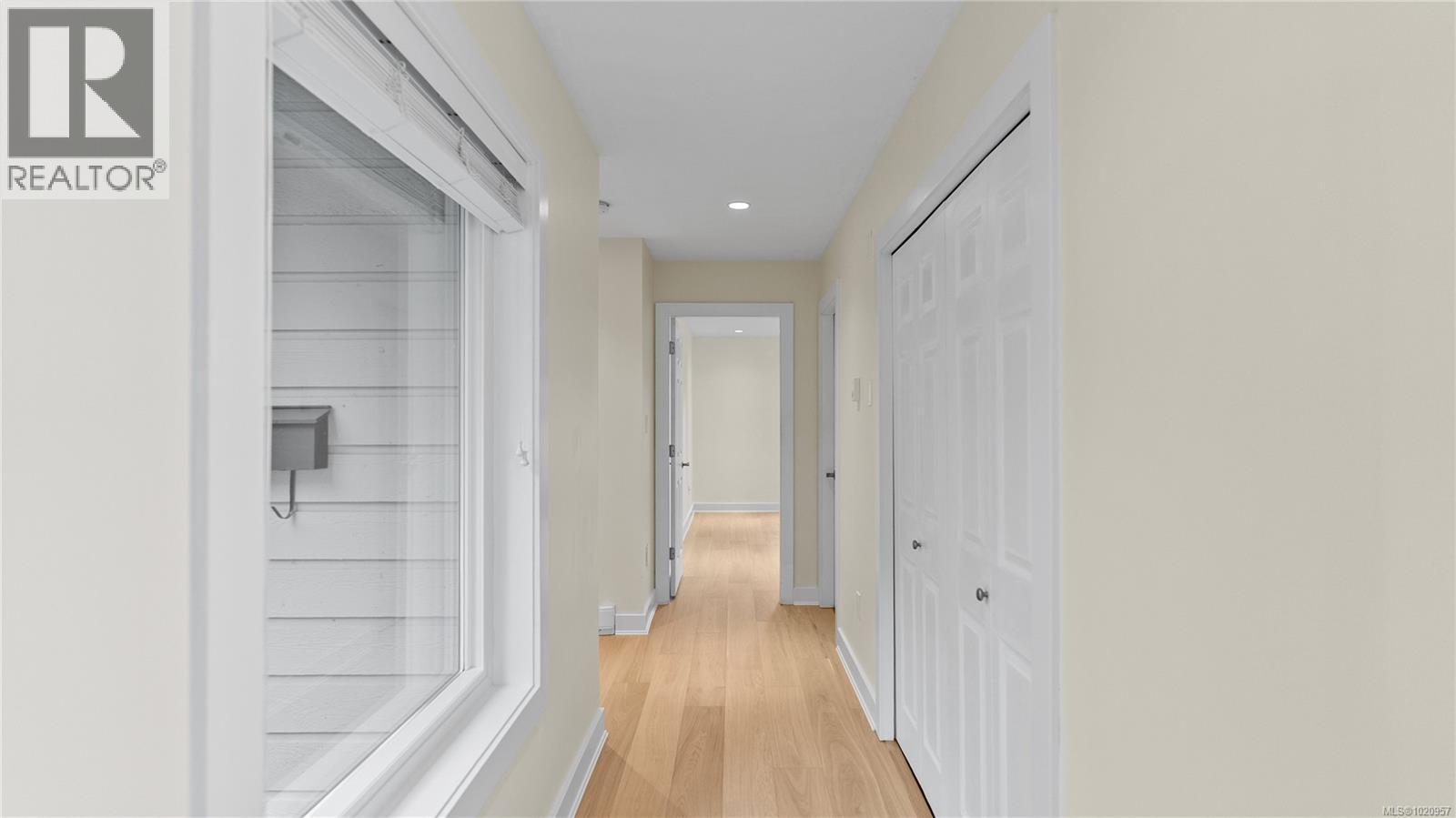 917 2829 Arbutus Rd, Saanich