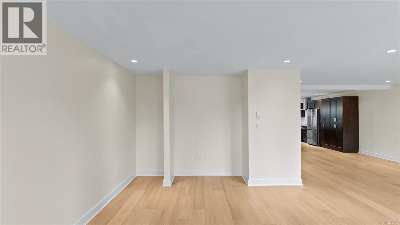 917 2829 Arbutus Rd, Saanich