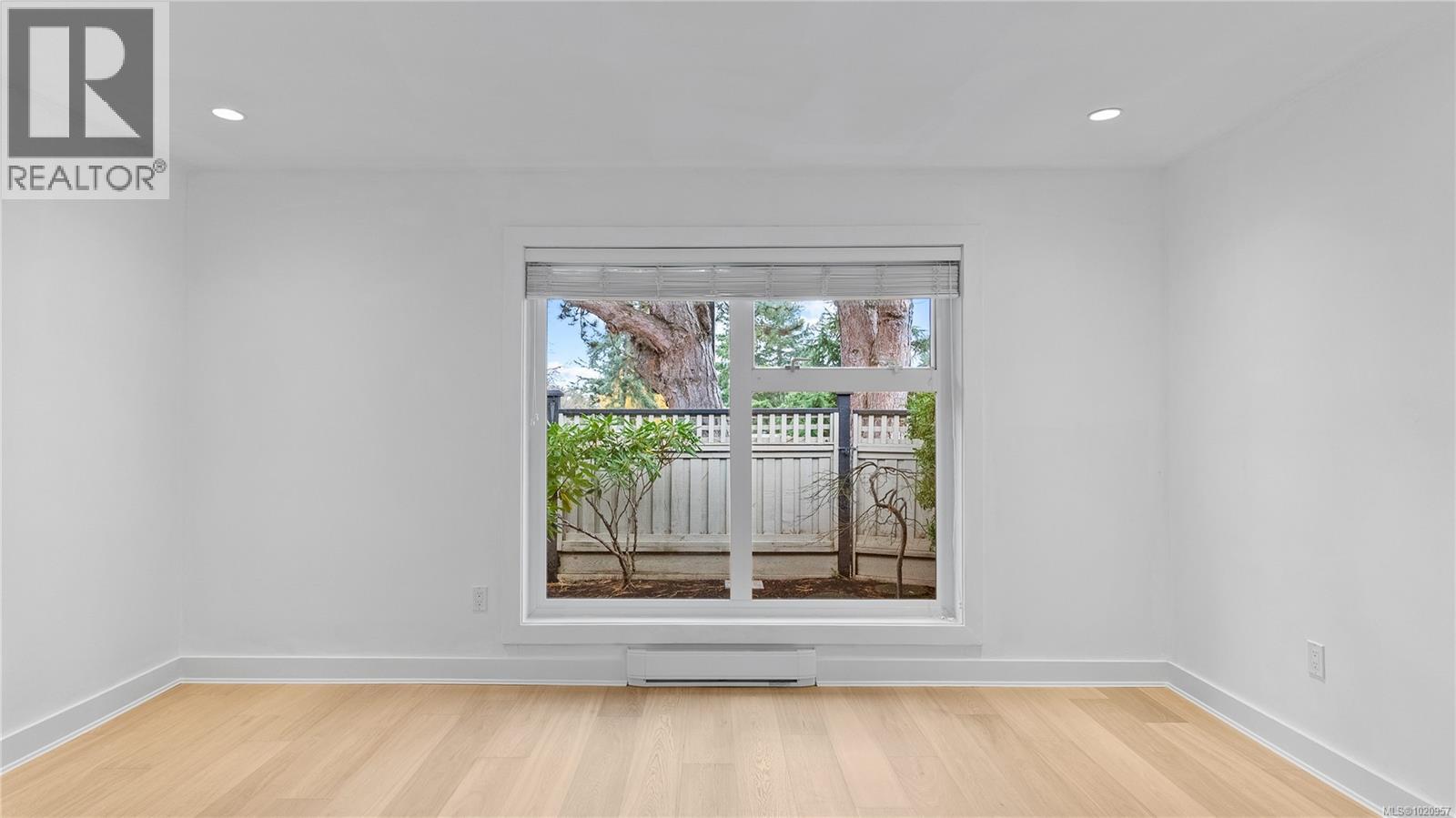 917 2829 Arbutus Rd, Saanich