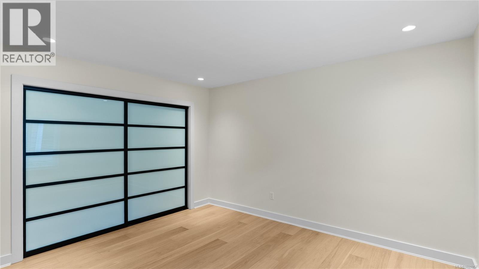 917 2829 Arbutus Rd, Saanich