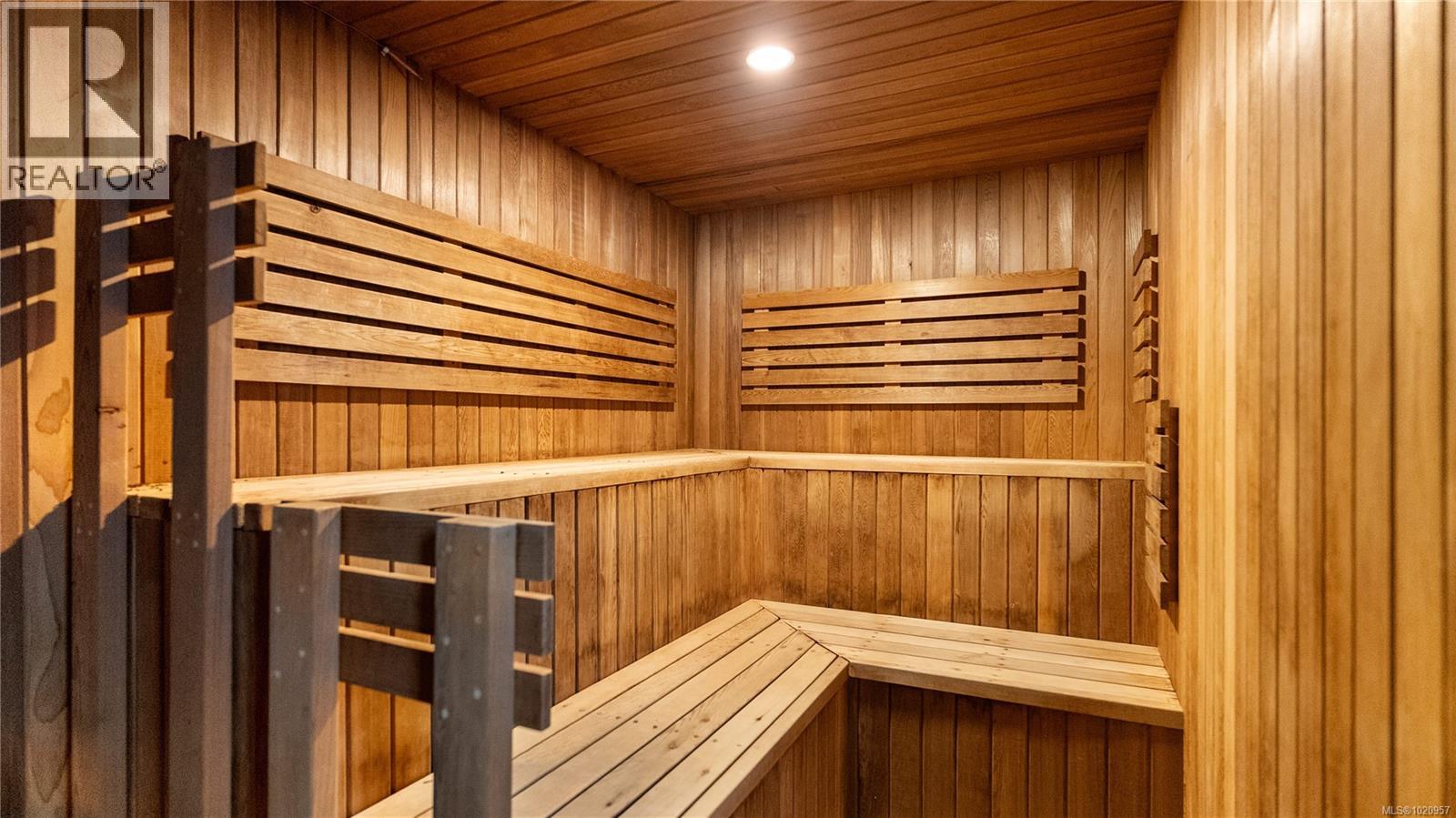 917 2829 Arbutus Rd, Saanich