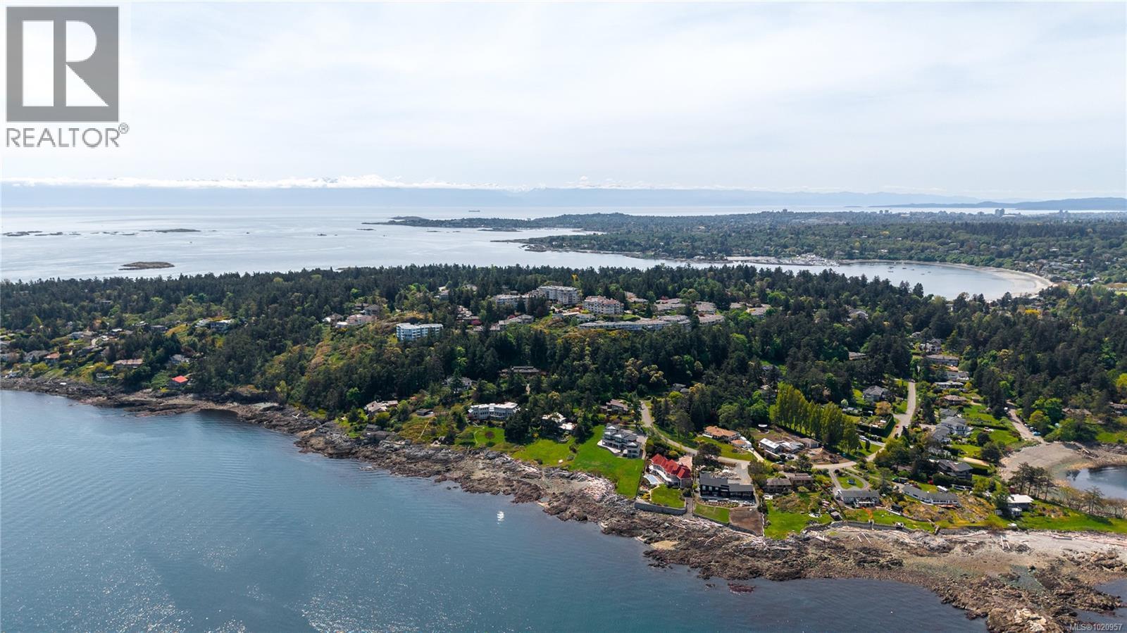 917 2829 Arbutus Rd, Saanich